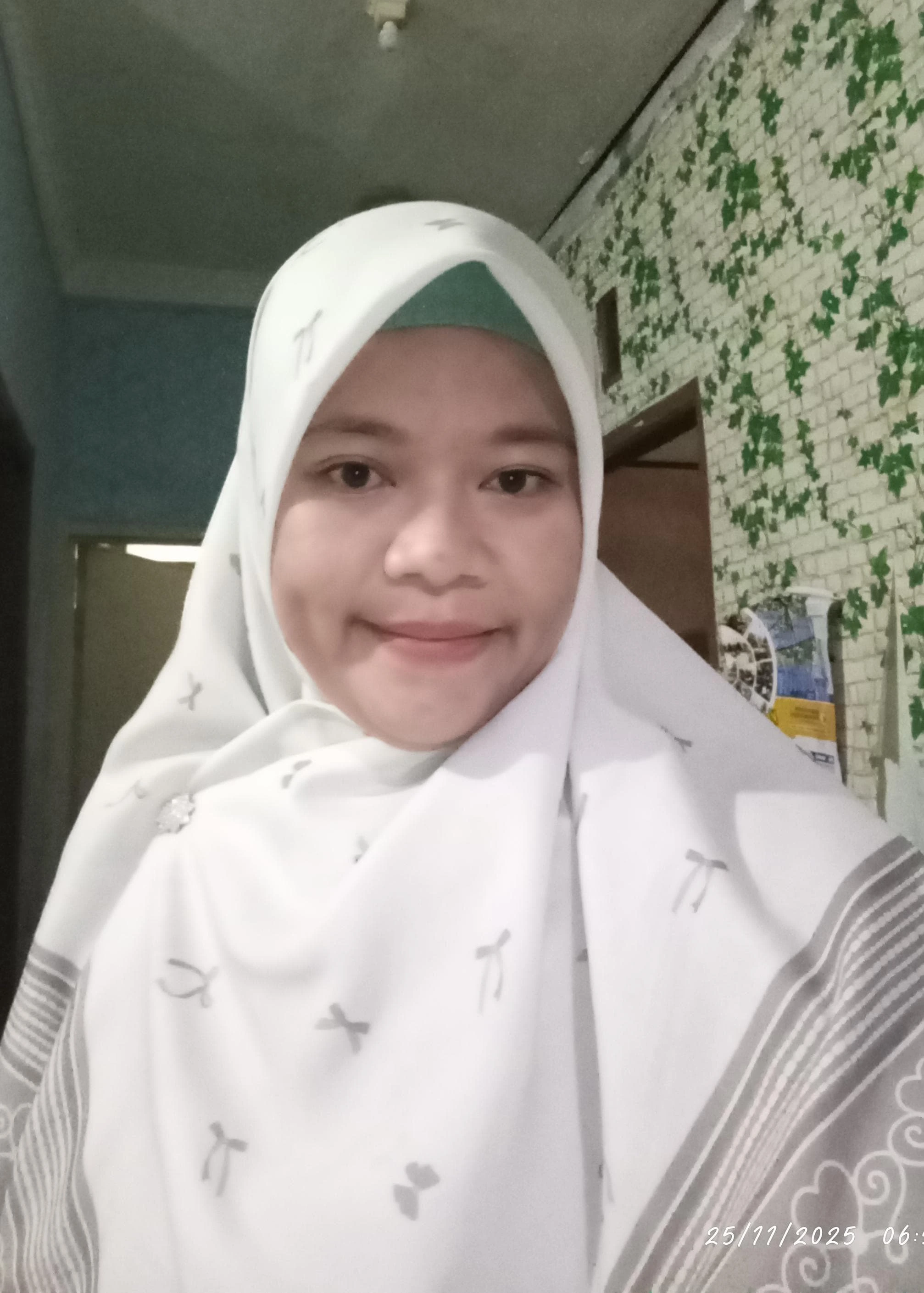 Foto profil Ibu Liyan Mulyani, Guru Kelas B1 RA Arif Billah Karadenan